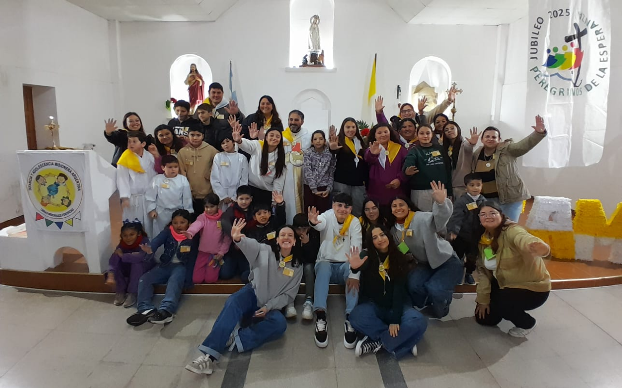 Niños y adolescentes de la ciudad realizaron su consagración a la obra en esta mañana de domingo en la ciudad de La Paz.